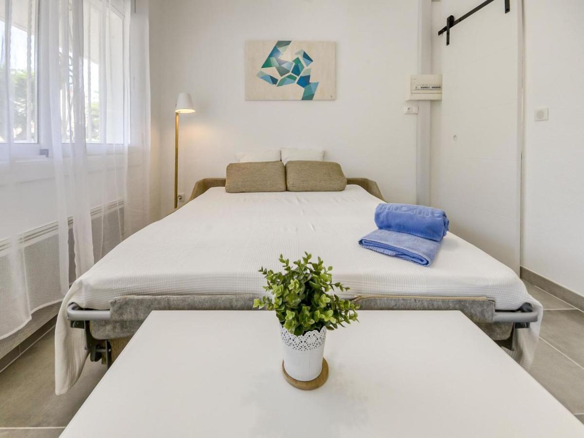 Port Mistral-2 By Interhome *